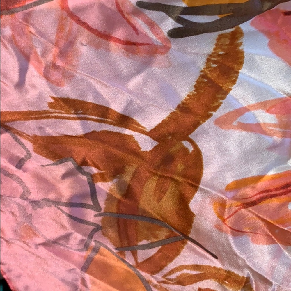🧣💕Brand Silk 100% Scarf by Vince Camuto New🧣🛍 - Picture 3 of 5